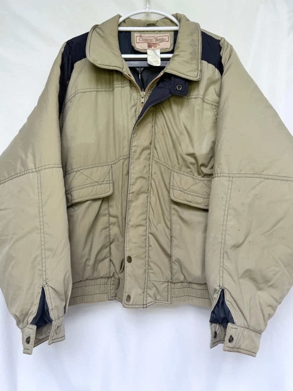 Vintage 90s Ozark Trail Men's Heavy Puffer Bomber Jacket - Beige/Black